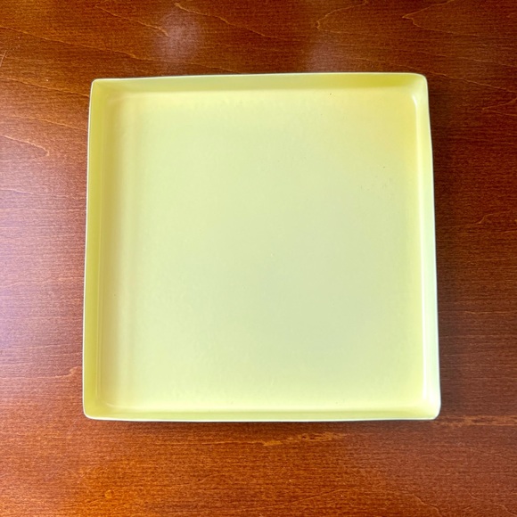 Square metal vibrant yellow catch all tray - Picture 3 of 7
